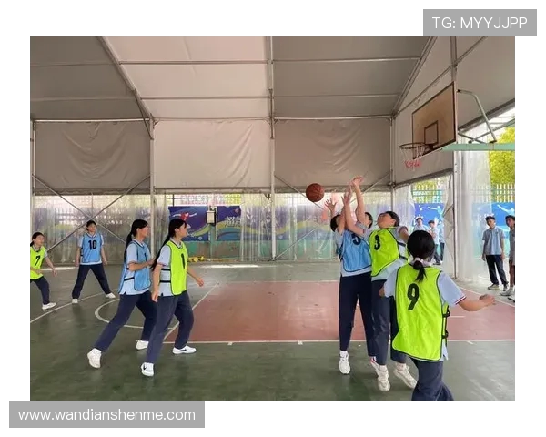 以篮球为纽带探索团队协作精神与竞技激情融合的无限可能 以篮球为纽带探索团队协作精神与竞技激情融合的无限可能