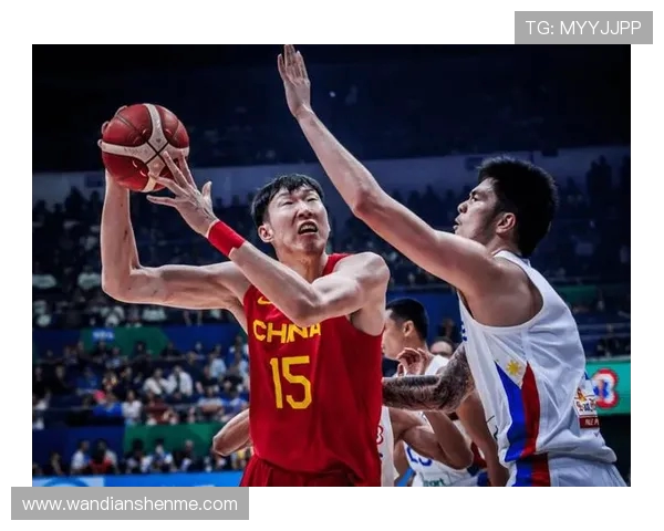 中国男篮对阵菲律宾篮球队的精彩对决引发球迷热烈关注与期待